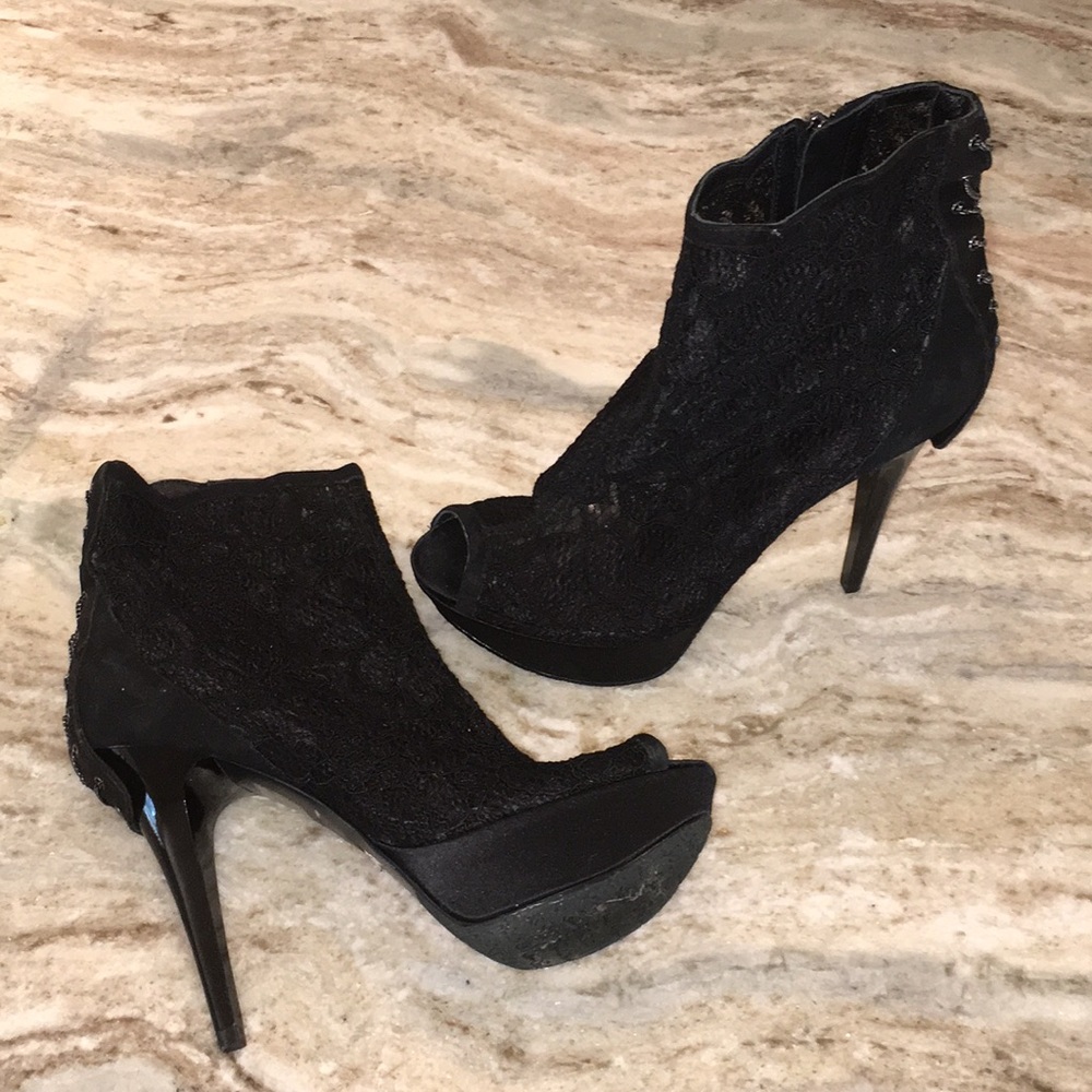 Black lace Guess heels